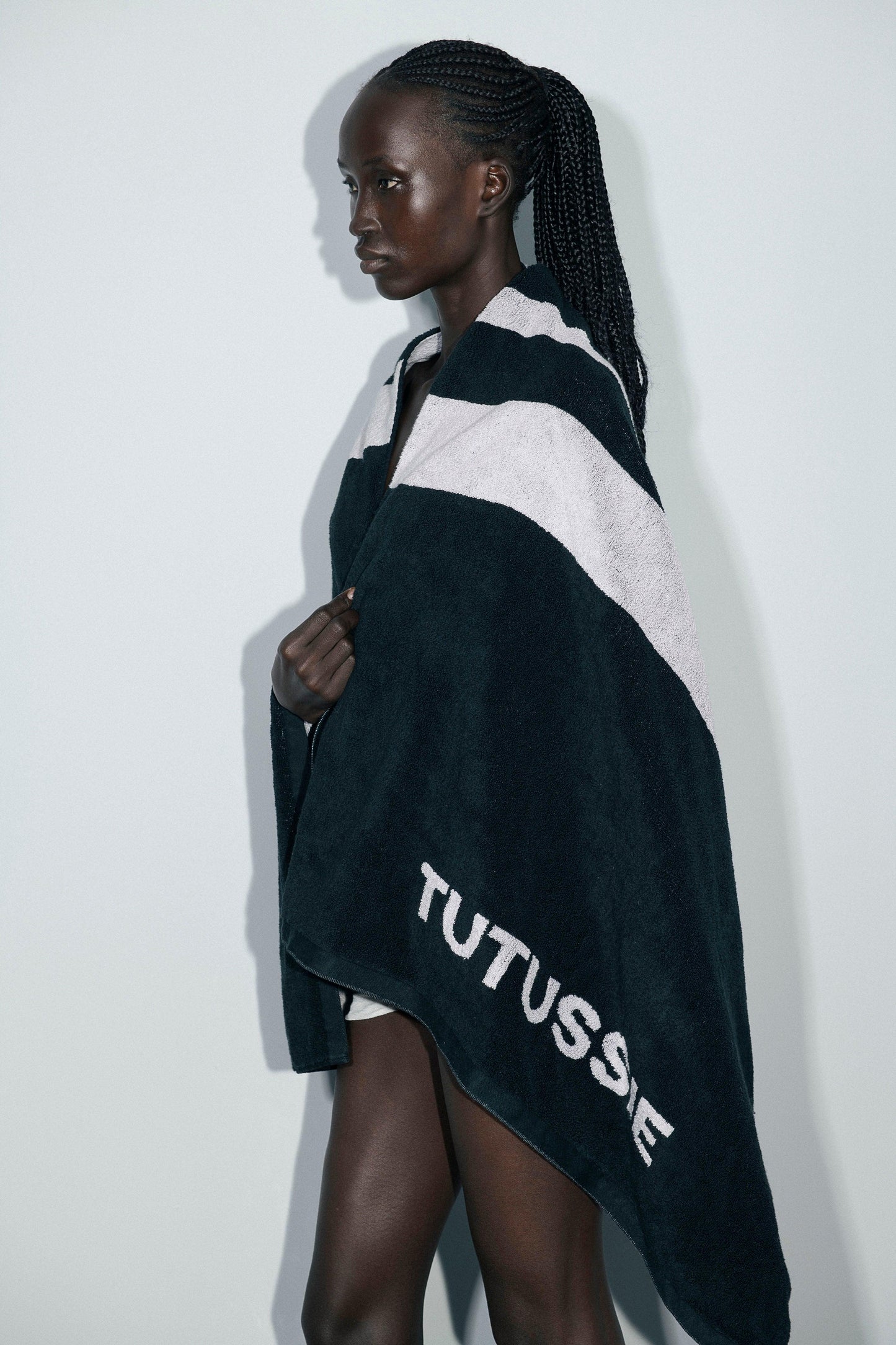 TUTUSSIE STRIPE BEACH TOWEL - Tutussie